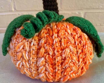 Calabaza de punto de trigo abigarrado hecha a mano – Decoración otoñal de ganchillo mediana