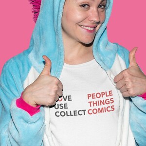 Nerd Minimalism Collectible T-Shirt - Love People Use Things Collect Comics - Women&#39;s Shirt - White, Heather Gray
