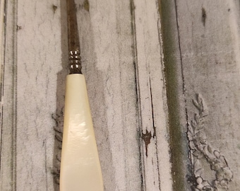 Vintage Mother of Pearl Sewing Notion Stilleto