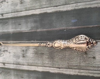 Antique Silver Handled large Button Hook Chester 1913.
