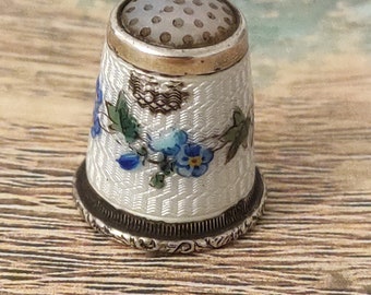 Vintage Fingerhut aus 830er Silber und Emaille mit Guilloche-Blumenmuster.