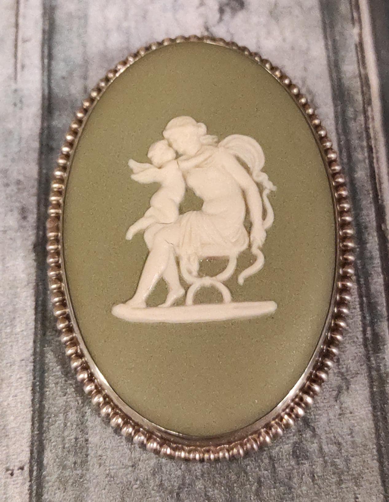 Wedgewood brooch - Etsy 日本