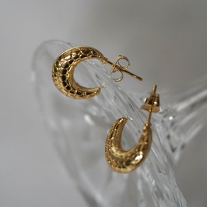 Pendientes de luna de acero inoxidable, pendientes de aro de oro, joyería celestial, pendientes de luna creciente, pendientes impermeables de oro, regalo para ella