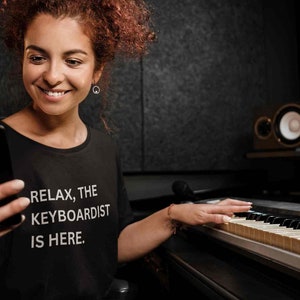 Relax the Keyboardist is Here T-Shirt Band Member Keyboard Player Music Concert Keys Piano