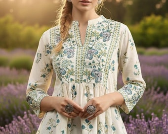 Mit Blumen bedrucktes Kurti-Oberteil, Boho ethnische Tunika, sehen aus wie Handblock-Stil