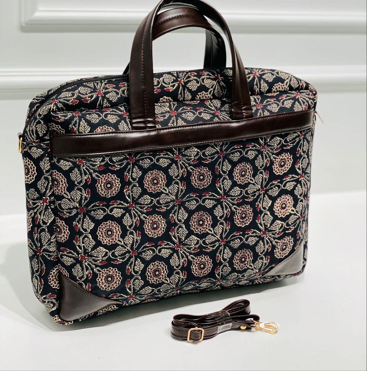 17 Laptop Bag PDF Sewing Pattern With Fabric & Denim Laptop Bag Pattern ...