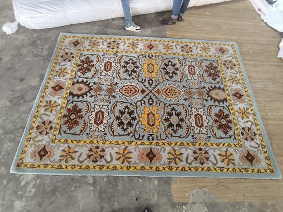 Elegant Floral Area Rug | Traditional Medallion Carpet