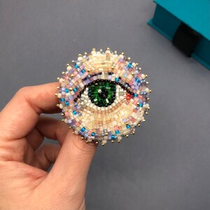 Broche de ojos de los amantes victorianos, broche de mal de ojo, broche con cuentas, joyería de la Academia Oscura Circle 3