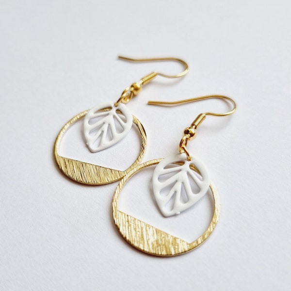 Dangling white leaf earrings in gold and white stainless steel, summer trend, women's gift idea