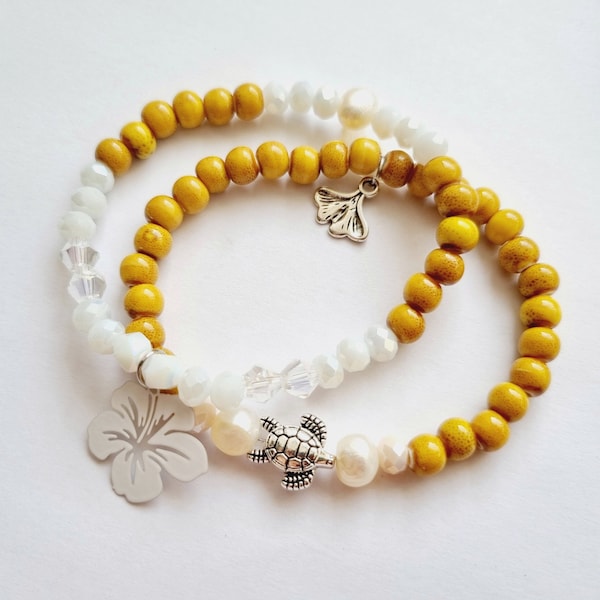 Ensemble de bracelets ethniques bohème chic perles jaunes céramique et blanc verre fleur hibiscus tortue été fête des mères femme