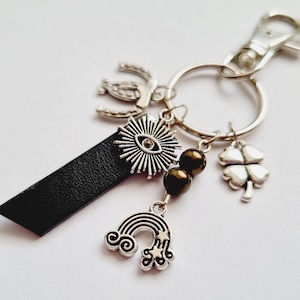 Porte clés et carte porte bonheur fer à cheval trèfle à quatre feuilles arc en ciel oeil de la chance cuir noir idée cadeau homme femme