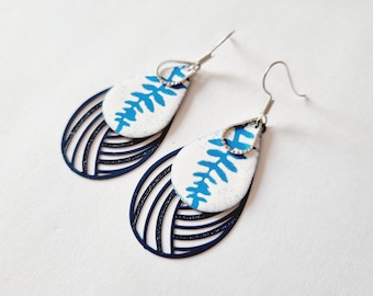 Boucles d'oreilles gouttes feuilles bleu et blanc en acier inoxydable argenté sequin émaillé idée cadeau anniversaire femme