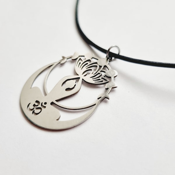 Collier bouddha fleur de lotus ohm pendentif acier inoxydable argenté cordon en coton ciré noir mi-long fantaisie idée cadeau zen