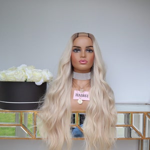 MOLLY Peluca rubia platino con raíz rubia media, cabello humano en U hecha de cabello virgen con cutículas alineadas