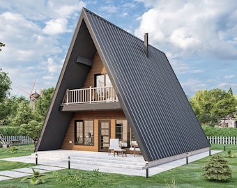 Può includere: Una casa moderna a forma di A con un tetto in metallo nero e rivestimento in legno. La casa ha un balcone al secondo piano e un patio con sedie al piano terra. La casa è circondata da erba verde e alberi.
