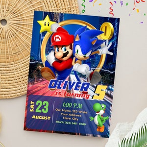 K&ouml;nnte beinhalten: Eine Geburtstagseinladung mit den Figuren Mario und Sonic the Hedgehog. Die Einladung ist blau mit gelbem Rand und dem Text "Oliver wird 5" in Rot und Wei&szlig;. Das Datum ist "Sa 23. August" und die Uhrzeit ist "13:00 Uhr".
