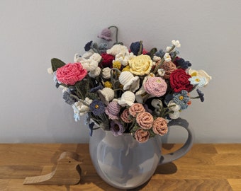 Mix & Match Blumenstrauß aus gehäkelten Blüten