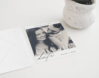 Invitación de boda minimalista con foto en blanco y negro para guardar la fecha