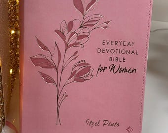 Biblia devocional NLT personalizada para mujeres / Cuero vegano con estampado floral rosa, regalo cristiano grabado