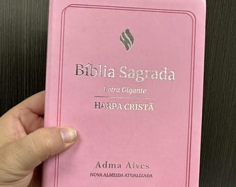 Biblia personalizada de piel sintética rosa con letra gigante / Harpa Cristã NAA