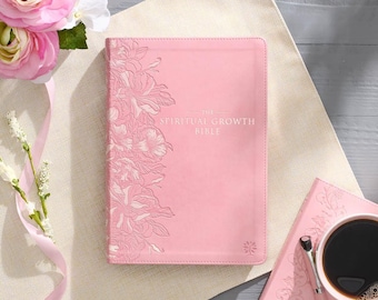 Biblia de Crecimiento Espiritual NLT Personalizada / Biblia Rosa con Grabado de Cuero Sintético para Mujer
