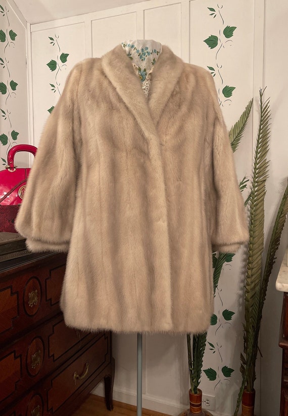 beautiful vintage short coat Gem