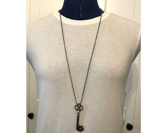 Silver Tone Chain Necklace W/ Key Flower Pendant SUPER CUTE