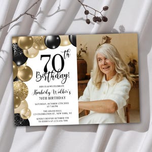 Faire-part 70e anniversaire avec photo - Noir et or - Modèle canva modifiable - Faire-part numérique ou imprimable 7 x 5 pour femme, dîner ou brunch