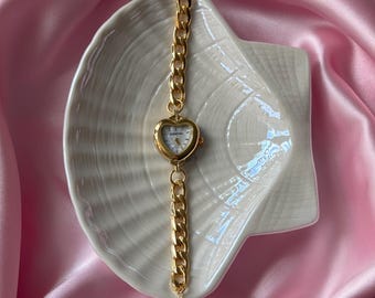 Hartvormig horloge in goud