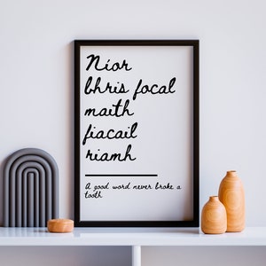 Affisch för irländskt ordspråk - Nior Bhris Focal Maith Fiacail - Konsttryck - Väggdekor - Irlands citatord - Celtic Wisdom - Digital