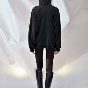 The Ultimate Black Hoodie: Premium Design with Ribbed Cuffs and Oversized Hood High-End Fashion by VDS ensemble image 3