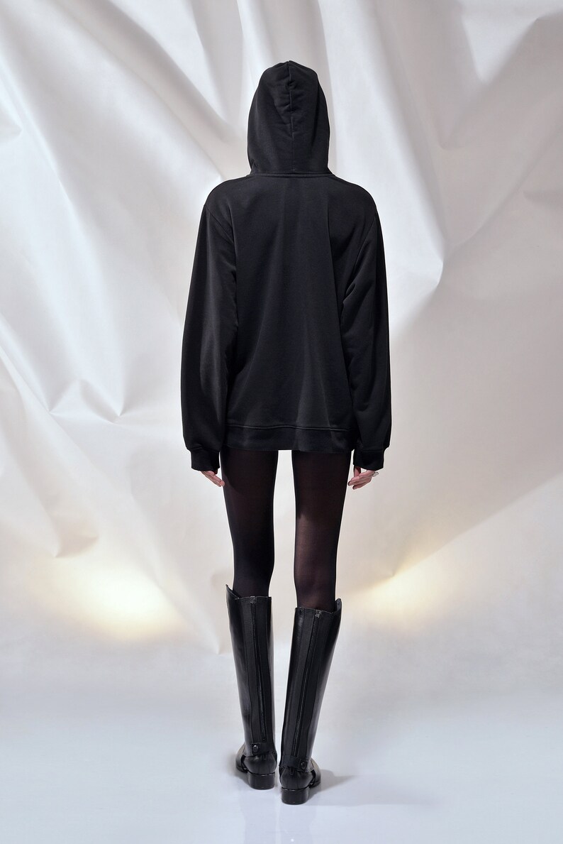 The Ultimate Black Hoodie: Premium Design with Ribbed Cuffs and Oversized Hood High-End Fashion by VDS ensemble image 3