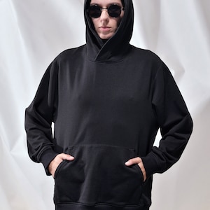 The Ultimate Black Hoodie: Premium Design with Ribbed Cuffs and Oversized Hood High-End Fashion by VDS ensemble image 1