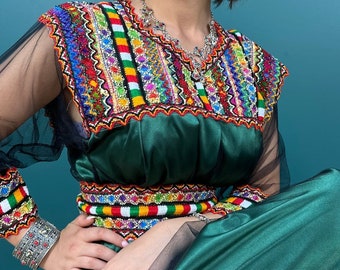 Robe  amazigh kabyle moderne  avec manches en voile pour  mariage  fiançailles, cadeau anniversaire  maman soeur,algérie  fait main