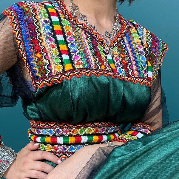 Robe  amazigh kabyle moderne  avec manches en voile pour  mariage  fiançailles, cadeau anniversaire  maman soeur,algérie  fait main