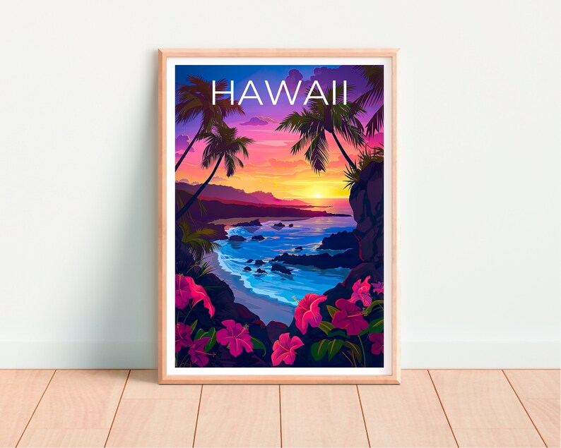 Może przedstawiać: Ramka z plakatem przedstawiającym kolorowy zach&oacute;d słońca nad plażą na Hawajach. Plakat przedstawia palmy, skaliste wybrzeże i napis "HAWAII" białymi literami.