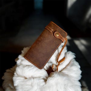 Original besonderes langes großes handgemachtes Lederportemonnaie in braunem Crazy Horse-Design mit Zopf. Geschenk zum Jahrestag, Junggesellenabschied, Geburtstag, Erntedankfest