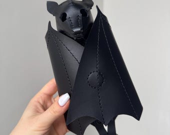 コウモリの小銭入れ | ゴシックレザーのコウモリ財布 | コウモリの
