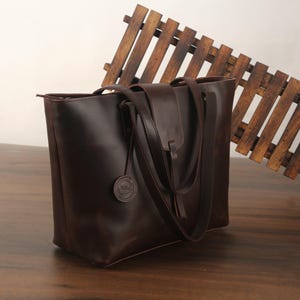 Damen Leder Tote für Frauen Organizer Große Schulter Handtaschen Arbeit Mode Tote Schulter Top Griff Ranzen Laptop Tasche (Braun)