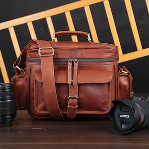パーソナライズされたレザーカメラバッグ DSLR、ソニー、キヤノン、ニコンカメラショルダーバッグ サッチェルレザーカメラケース 写真家向け 彼へのギフト