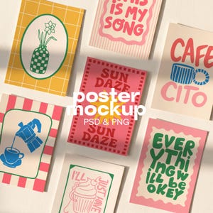 Puede incluir: Una colección de siete láminas de arte rectangulares con diseños gráficos coloridos. Las láminas muestran varias ilustraciones, incluyendo un jarrón a cuadros con una flor, una cafetera, un cupcake y textos como THIS IS MY SONG, CAFE CITO y EVERYTHING WILL BE OKEY.