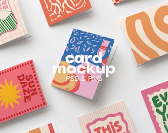 Mehrere Karten Mockup PSD | Gefalteter Grußkartenstapel, Geburtstagskarte Mockup Szene, Flat Lay A6 Posterkartenvorlage, Stationäre Kartenszene