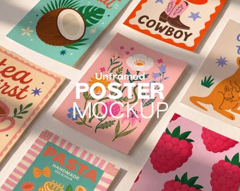Mockup: ingelijste 5:7 poster PSD en png | Mockup met meerdere posters, 7 postercollectie, DIN A-verhouding, galerijposterprint, ansichtkaart, A4-mockup