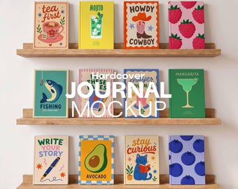 Mockup hardcover dagboekcollectie PSD en png | Mockup met meerdere tijdschriften, groep tijdschriften, scène met meerdere notitieboekjes, mock-up houten boekenplank