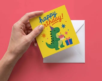Mockup vierkante kaart en envelop PSD | Handmodel, verjaardagskaartmodel, holdingskaart, 1 x 1 wenskaart, Photoshop-sjabloon jubileum