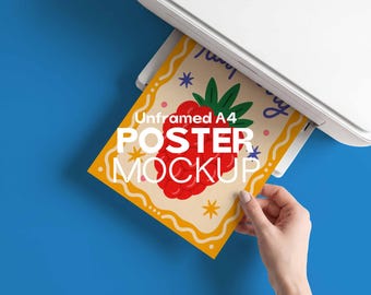 Printermodel A4-poster PSD | Mockup briefpapier, minimalistisch handheld mockup, afdruk komt uit printer | Photoshop, Photopea