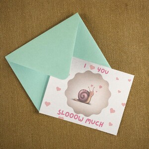 Carte de Saint-Valentin imprimable pour les enfants en classe, à l'école et au préscolaire avec un escargot amusant, une image d'animal, un cadeau pour le meilleur ami ou les parents