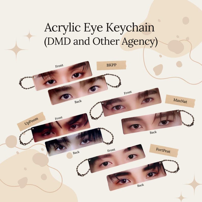 K&ouml;nnte beinhalten: Acryl-Schl&uuml;sselanh&auml;nger mit Nahaufnahmen von Augen, mit Vorder- und R&uuml;ckansicht. Jeder Schl&uuml;sselanh&auml;nger hat eine Metallkette und ein Etikett mit einem Namen. Der Text "Acrylic Eye Keychain (DMD and Other Agency)" steht oben.