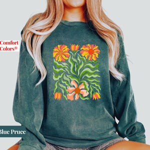 Vintage Floral Comfort Colors Sweatshirt: Retro Botanical Design