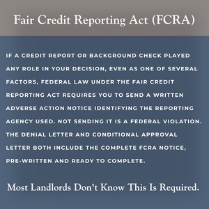 Pu&ograve; includere: Testo su sfondo blu e grigio che spiega il Fair Credit Reporting Act (FCRA). Il testo spiega i requisiti della legge e si conclude con la frase: "La maggior parte dei proprietari non lo sa."